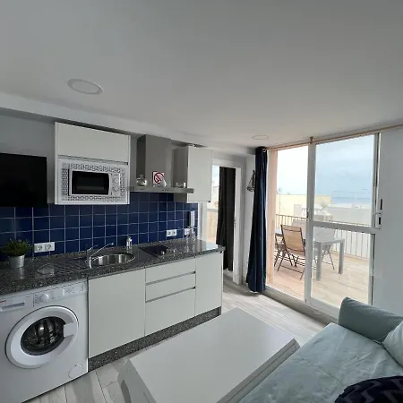 Wonderful Attic With Terrace And Sea Views * 托雷莫利诺斯