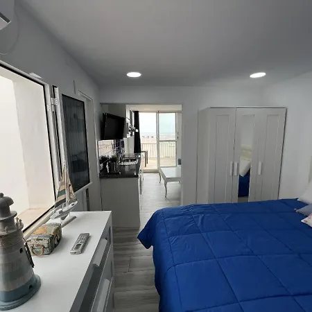 Wonderful Attic With Terrace And Sea Views * 托雷莫利诺斯